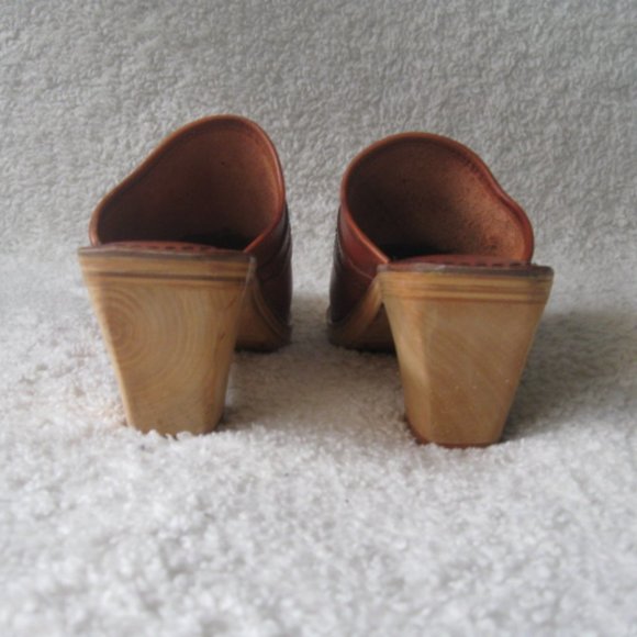 Fanfares Leather Wooden Heel Clogs - Picture 5 of 9